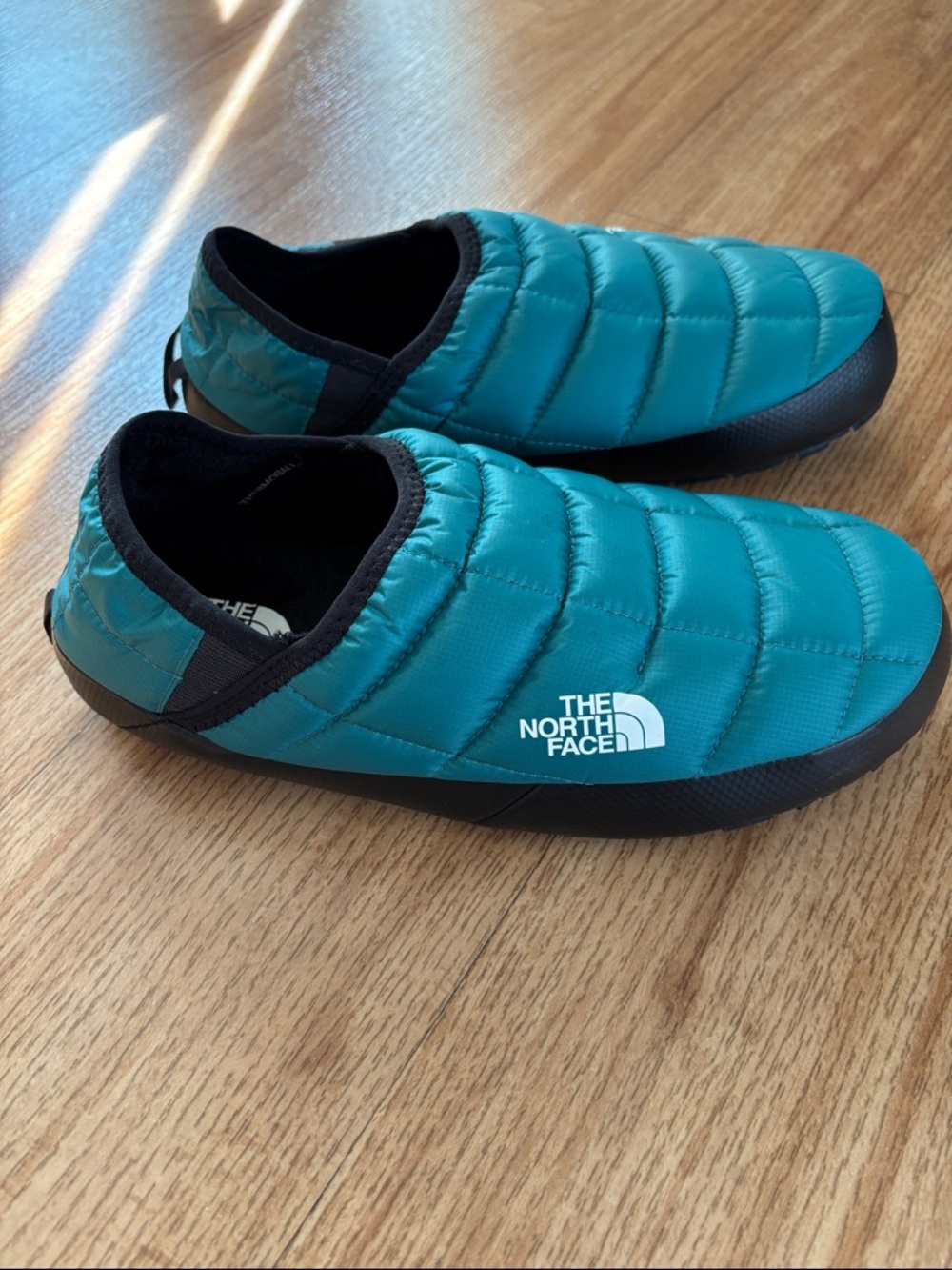 The North Face Womens Thermoball Slippers Size 9 - Picture 2 of 6